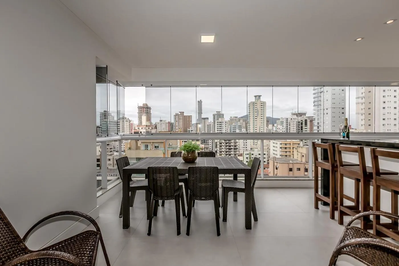 Apartamento 3 Suites, Amplo Para Toda A Familia, No Coracao De Meia Praia Itapema