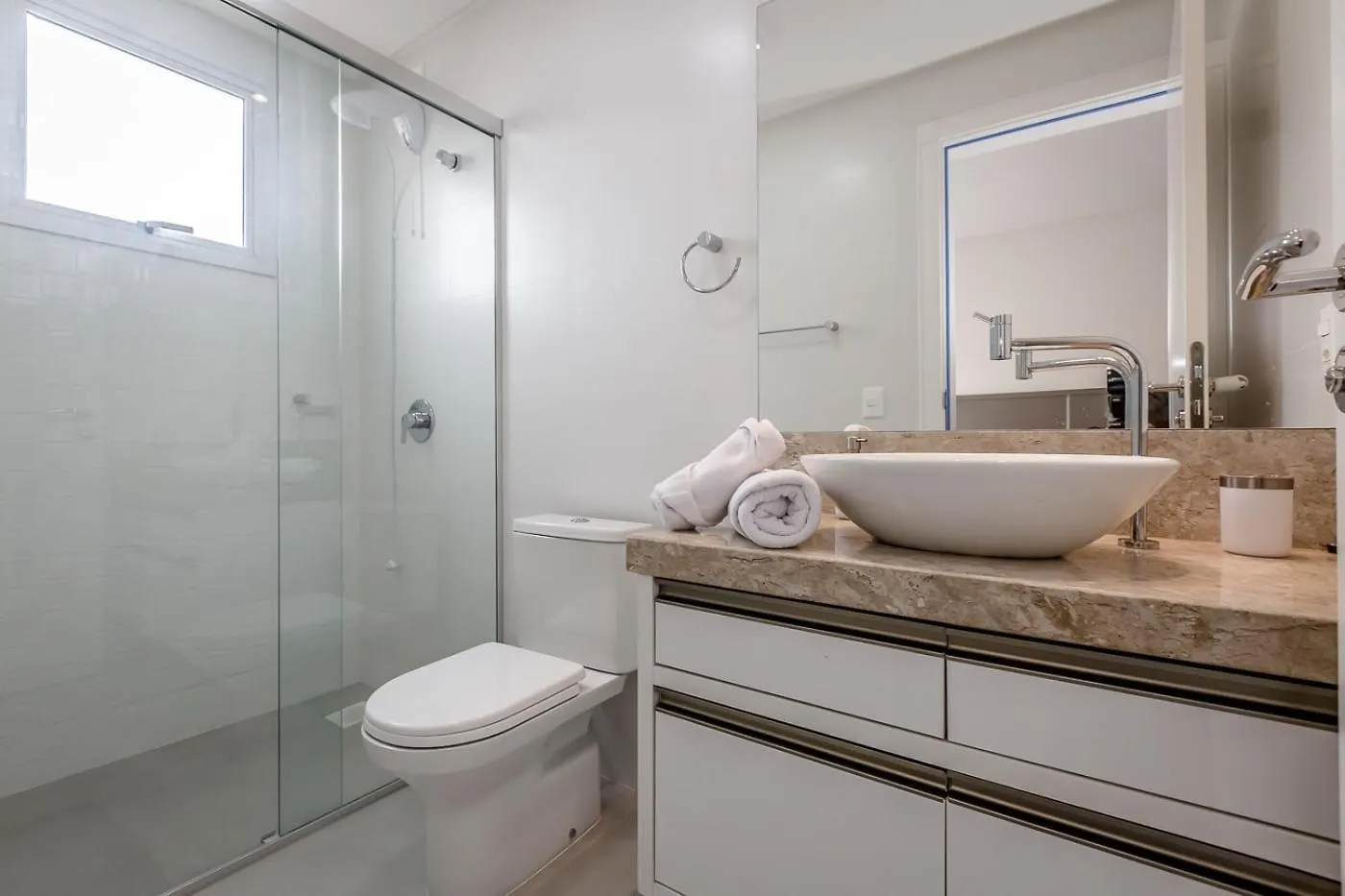 Apartamento 3 Suites, Amplo Para Toda A Familia, No Coracao De Meia Praia Itapema