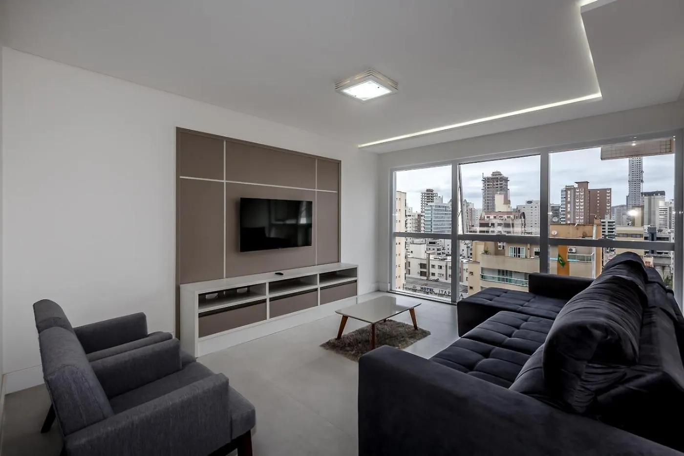 Apartamento 3 Suites, Amplo Para Toda A Familia, No Coracao De Meia Praia Itapema Daire
