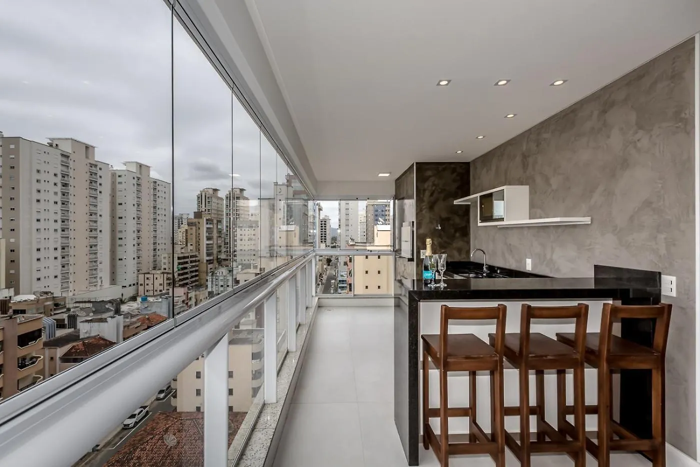 Apartamento 3 Suites, Amplo Para Toda A Familia, No Coracao De Meia Praia Itapema