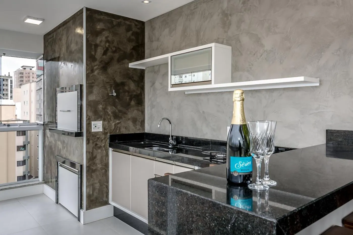 Apartamento 3 Suites, Amplo Para Toda A Familia, No Coracao De Meia Praia Itapema