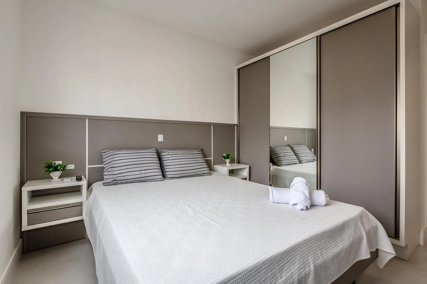 Apartamento 3 Suites, Amplo Para Toda A Familia, No Coracao De Meia Praia Itapema 0*,  Brésil