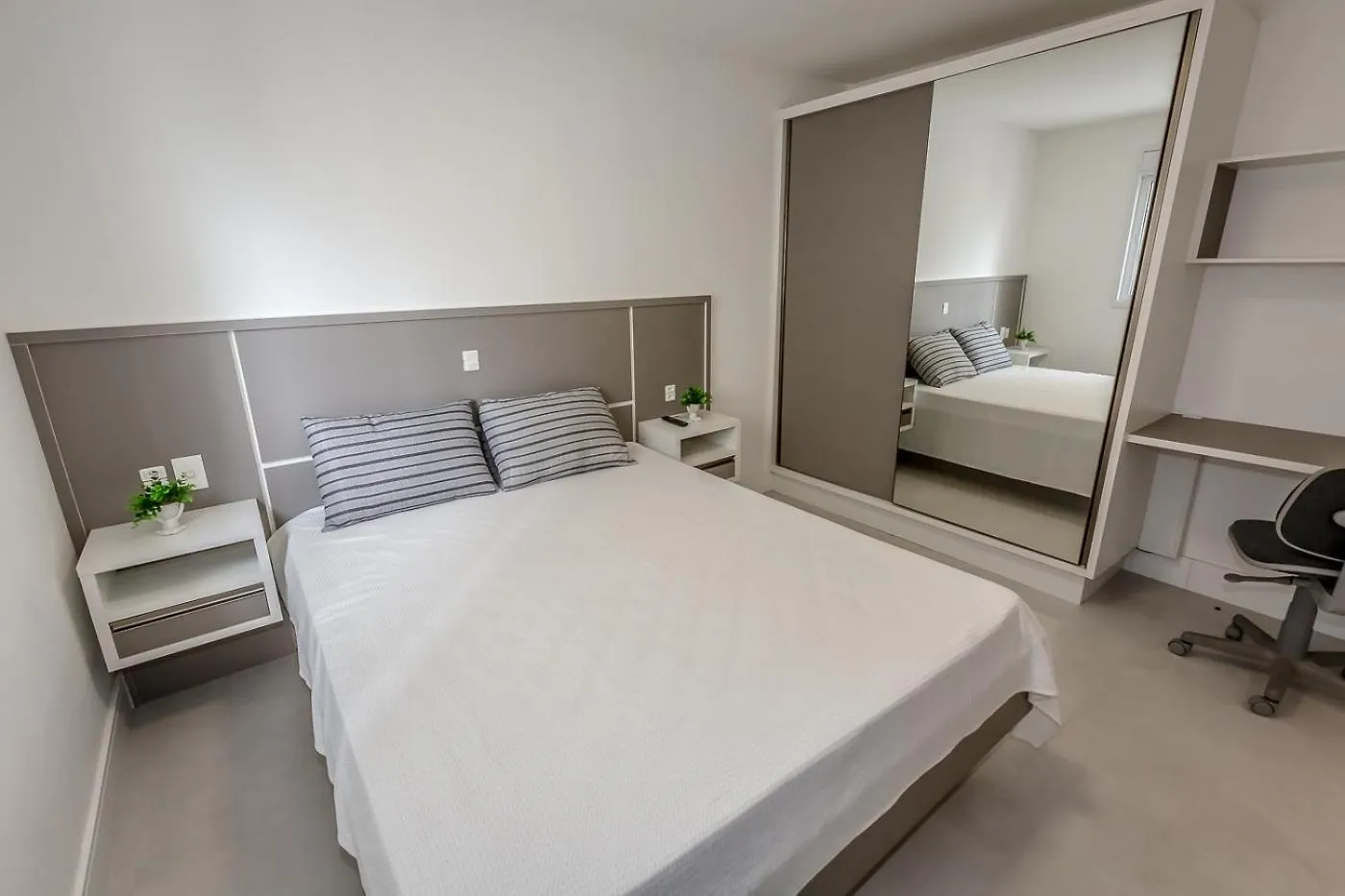 Apartamento 3 Suites, Amplo Para Toda A Familia, No Coracao De Meia Praia Itapema Appartement