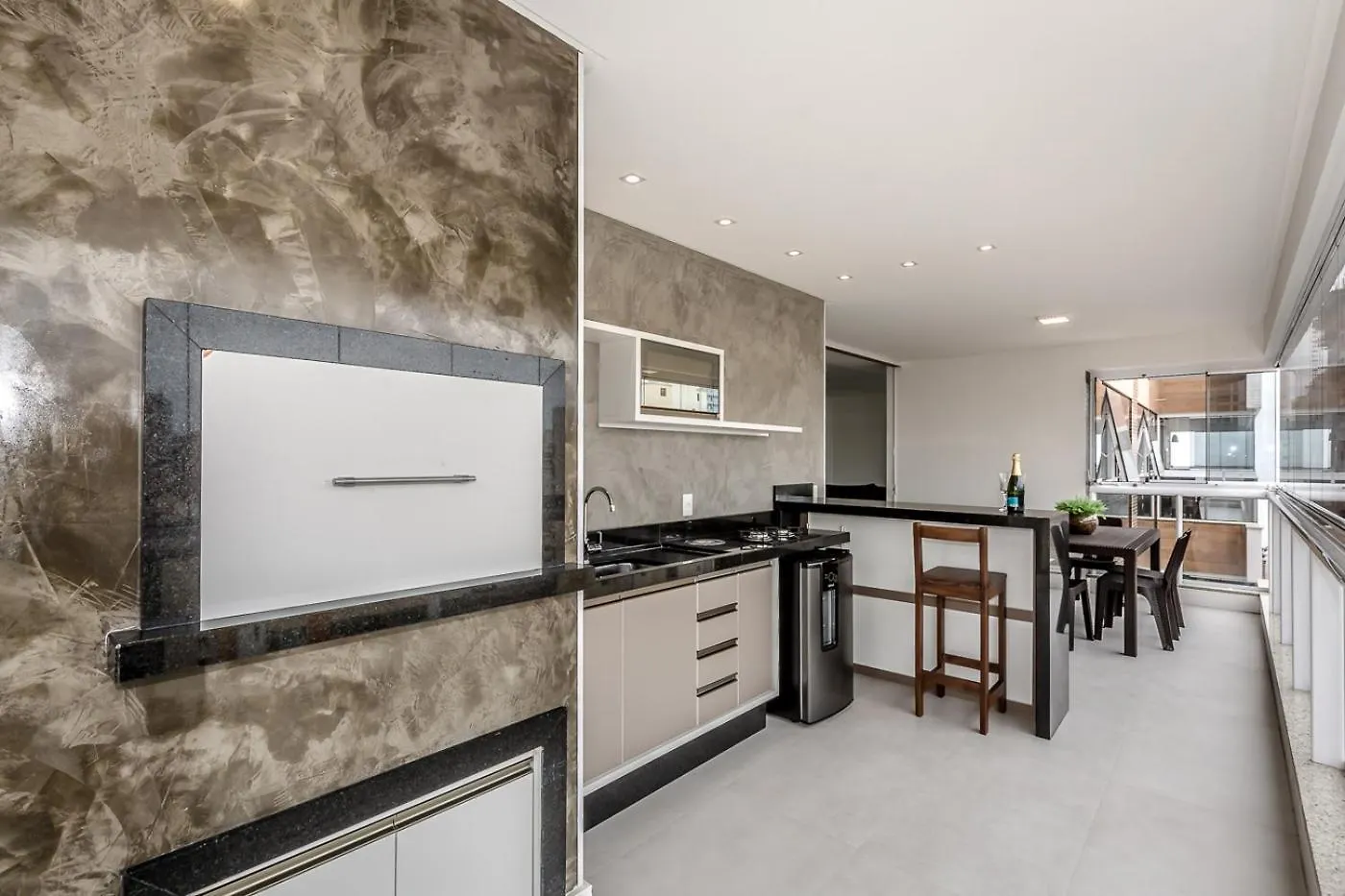 Apartamento 3 Suites, Amplo Para Toda A Familia, No Coracao De Meia Praia Itapema Appartement