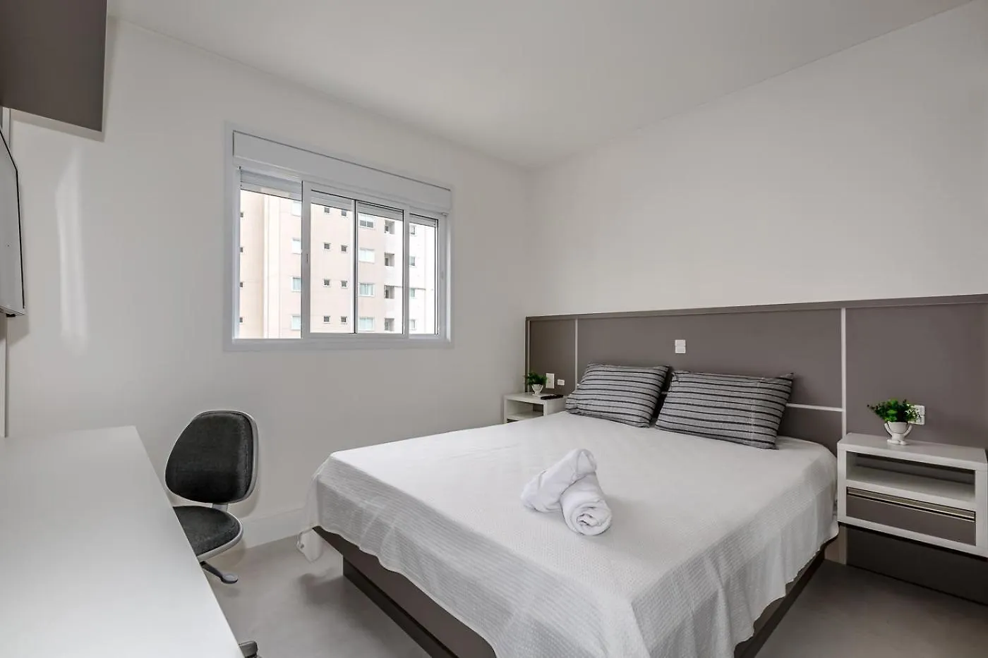 Apartamento 3 Suites, Amplo Para Toda A Familia, No Coracao De Meia Praia Itapema